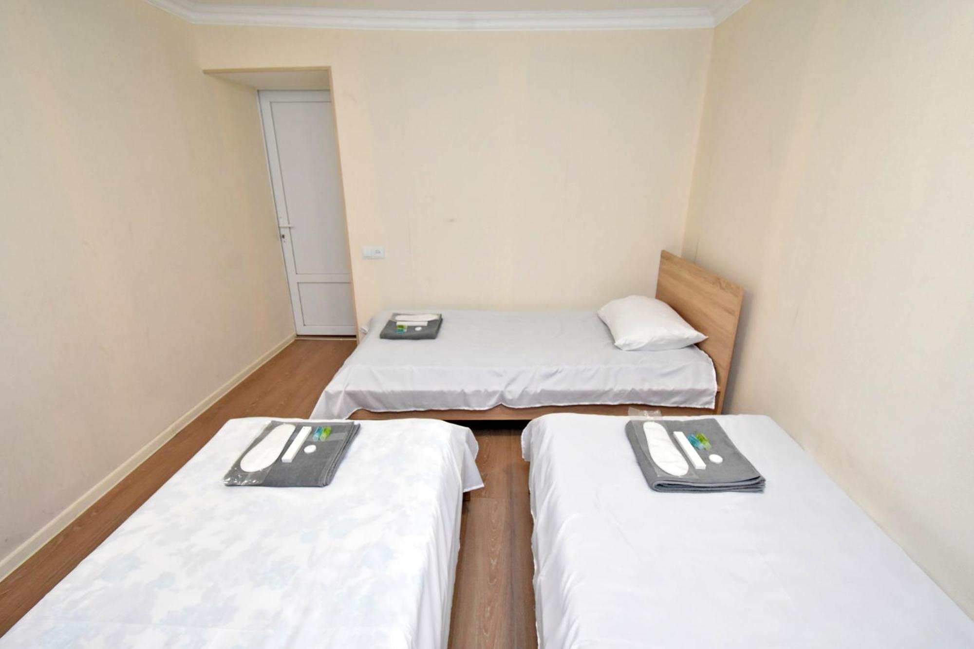 Aaaa Hotel Erevan Exterior foto
