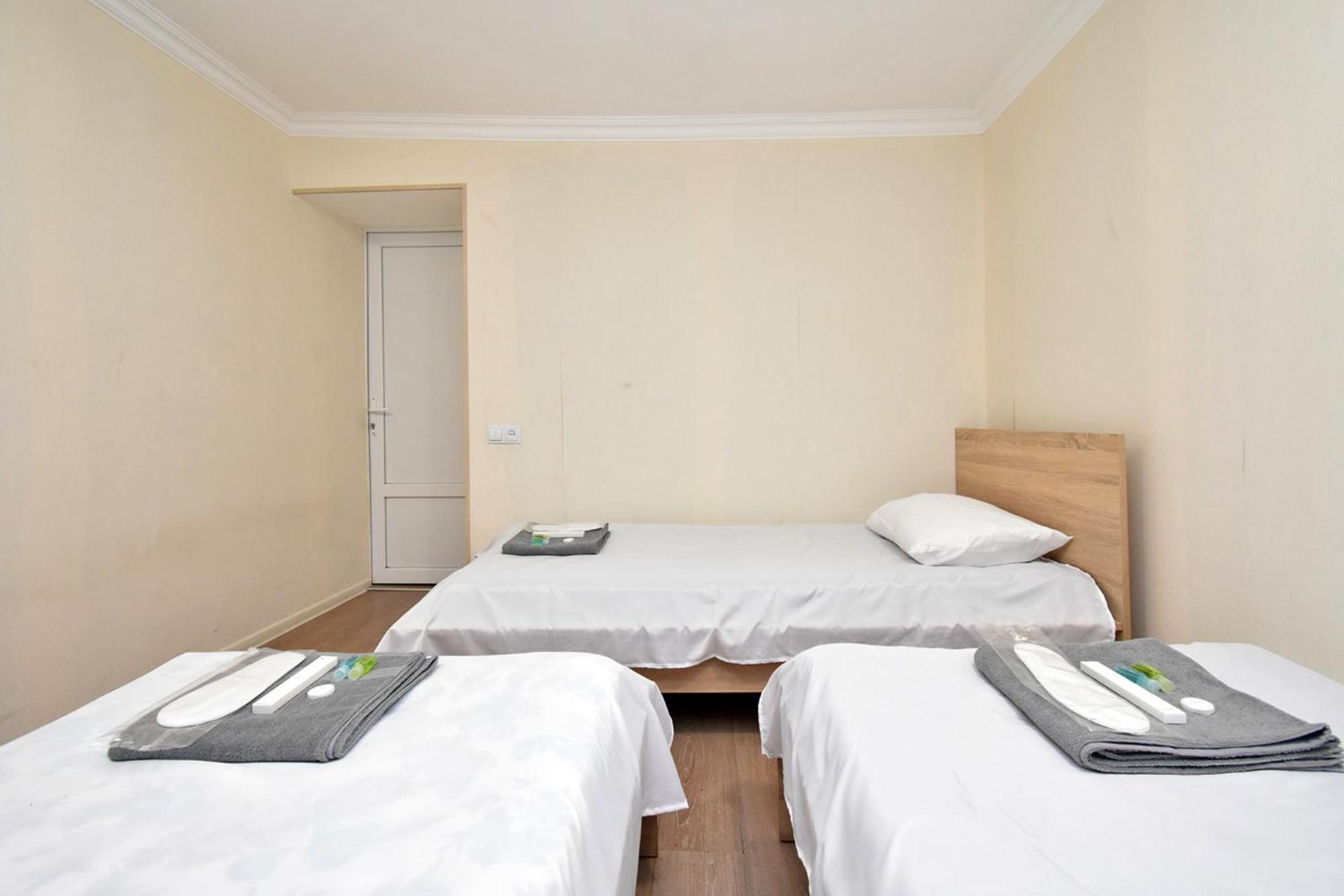 Aaaa Hotel Erevan Exterior foto
